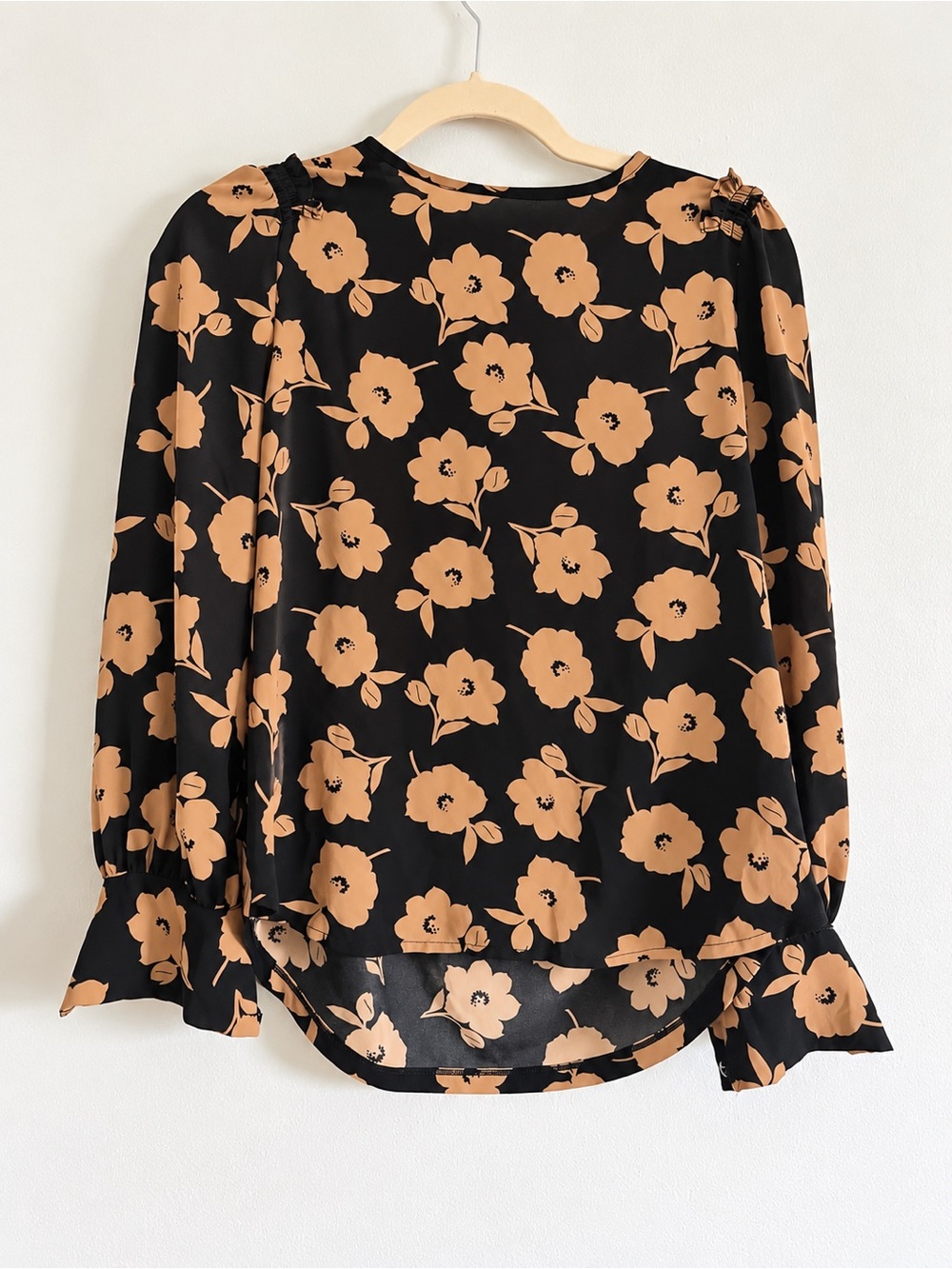 Fall Women’s Ann Taylor Black Blouse with Tan Floral Print Size XS